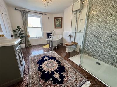 Jack & Jill Bathroom/Shower/WC